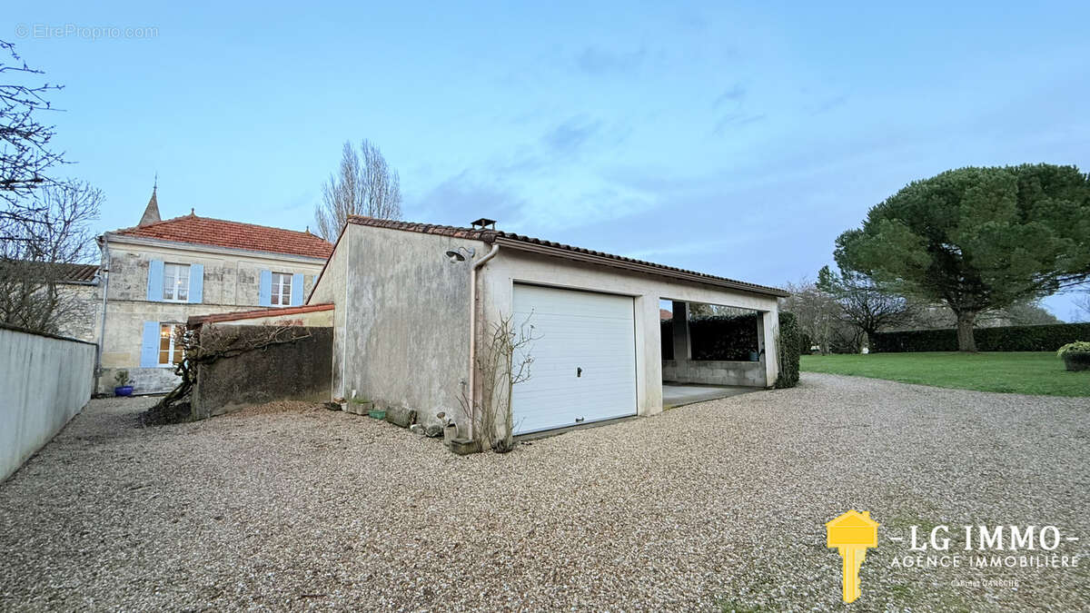 Maison à BRIE-SOUS-MORTAGNE