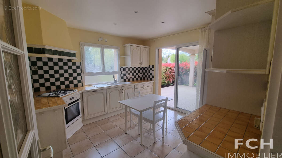 Villa 4 chambres, bureau, 2 garages, vue, proche toutes commodités - photo 5