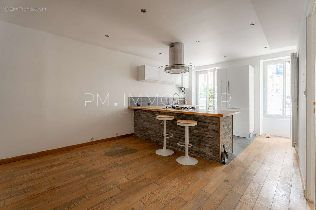 Appartement à MARSEILLE-1E