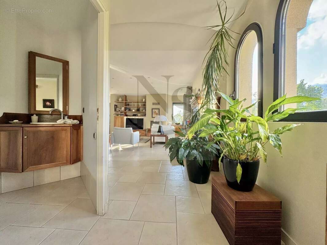 Maison à LE THOLONET