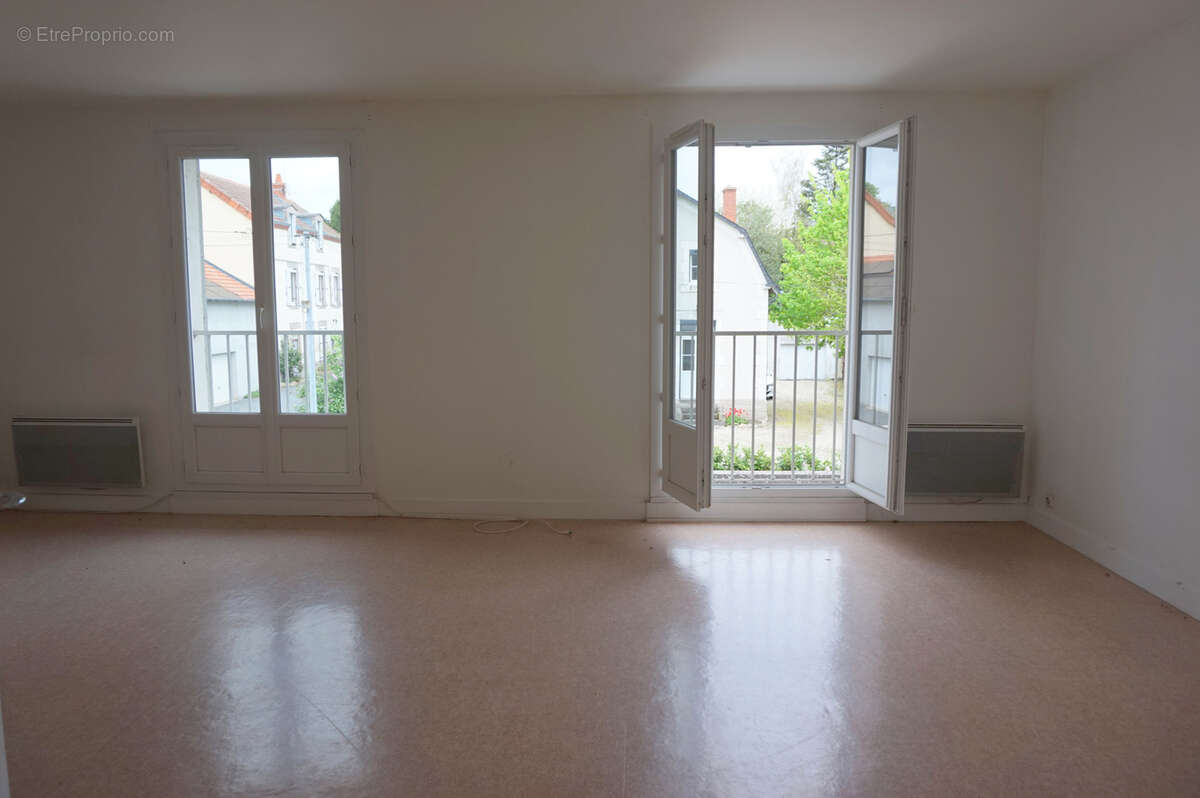 Appartement à LUZY