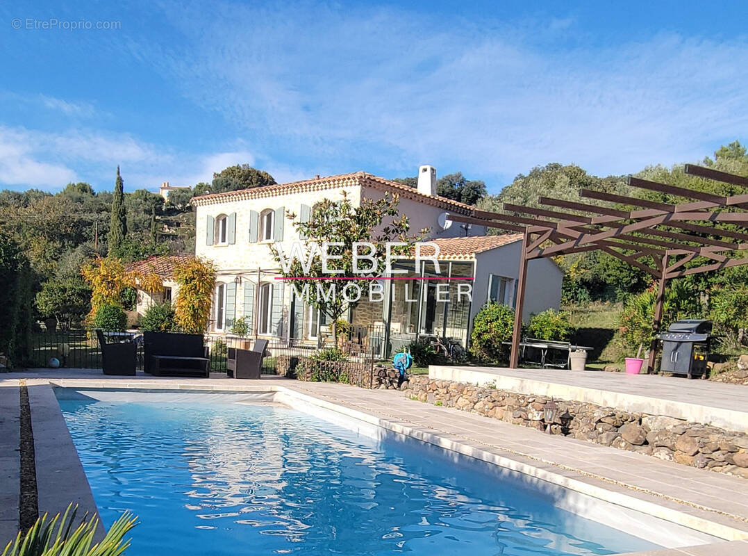 EVENOS - Villa familiale 4 chambres piscine terrain 4000 m2 - photo 1