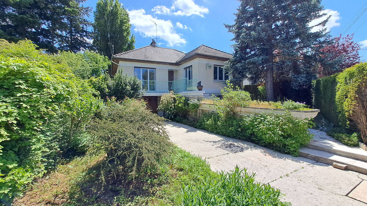 Maison à SAINT-REMY-LES-CHEVREUSE
