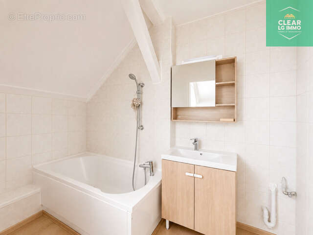 Appartement F3 rénové dernier étage - photo 3