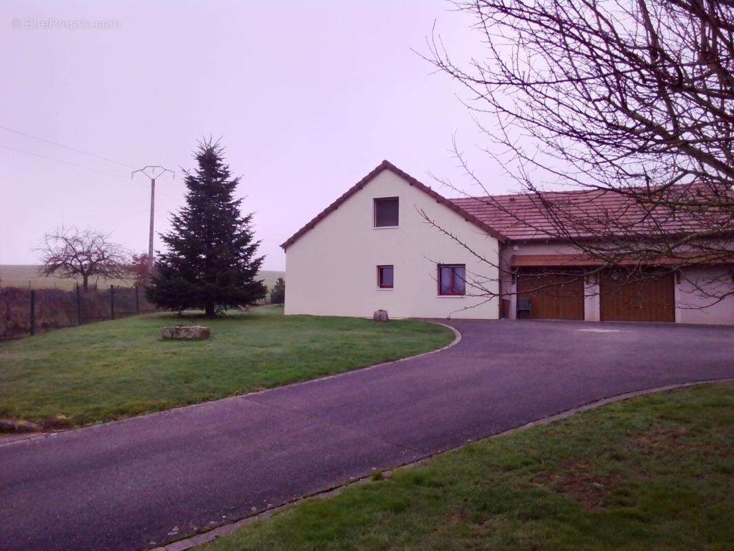 Maison à ESCLES