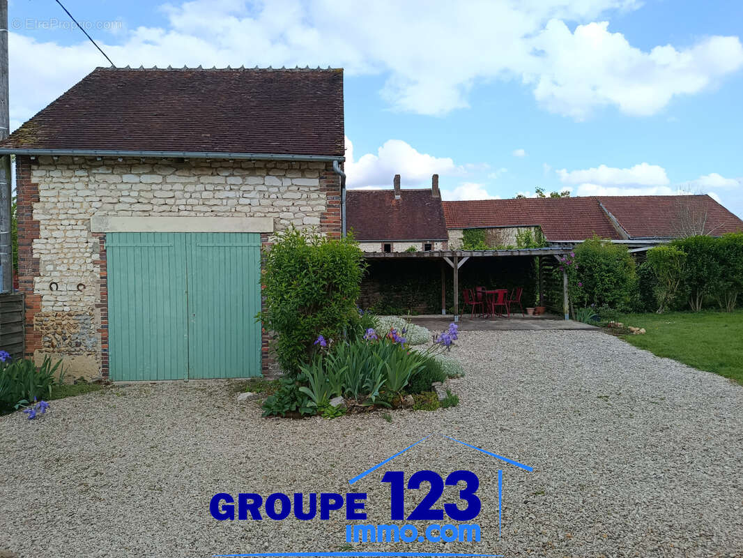 Longère 3 chambres voir 4 sur 4204m2 de terrain. - photo 2