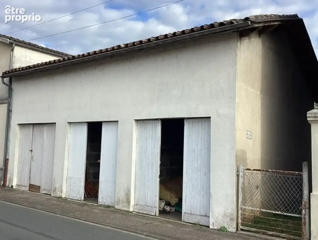 Photo 1 - Parking à COUTRAS