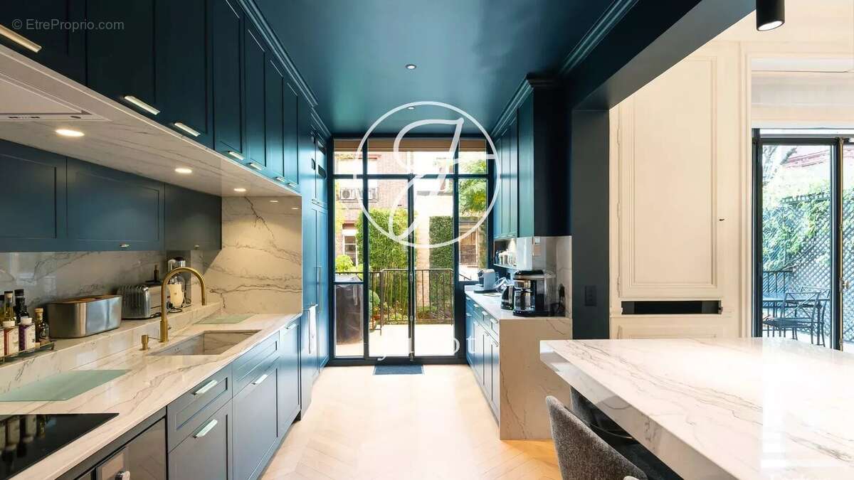 Maison à PARIS-16E