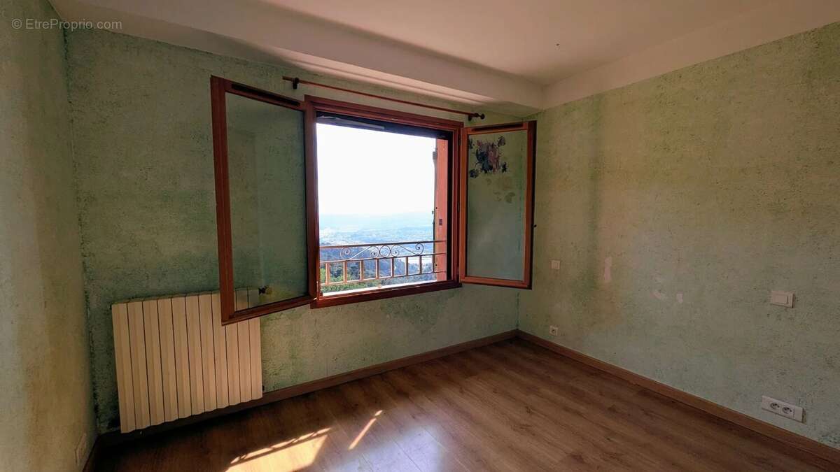 Maison à CASTAGNIERS