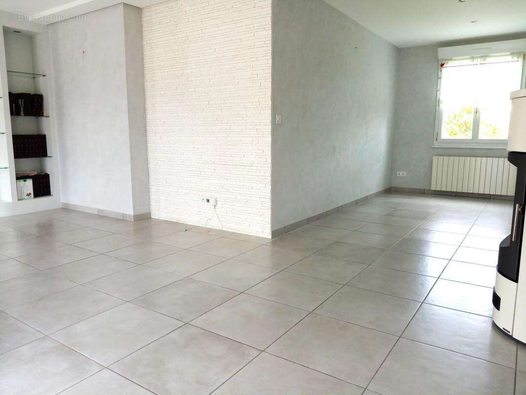 Maison à SAINT-HERBLON