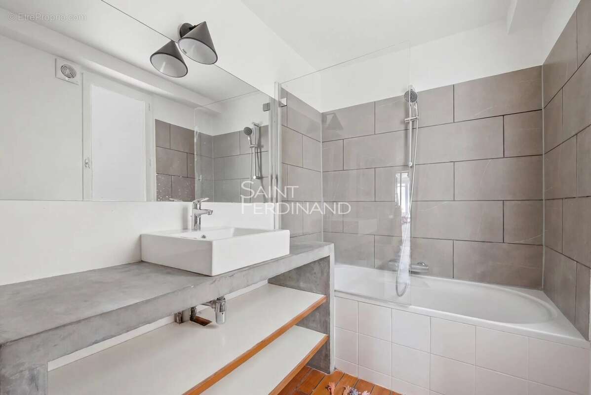 Exclusivité. Paris 18ème Abbesses.  Magnifique Triplex de 6 pièces  4 chambres. - photo 13