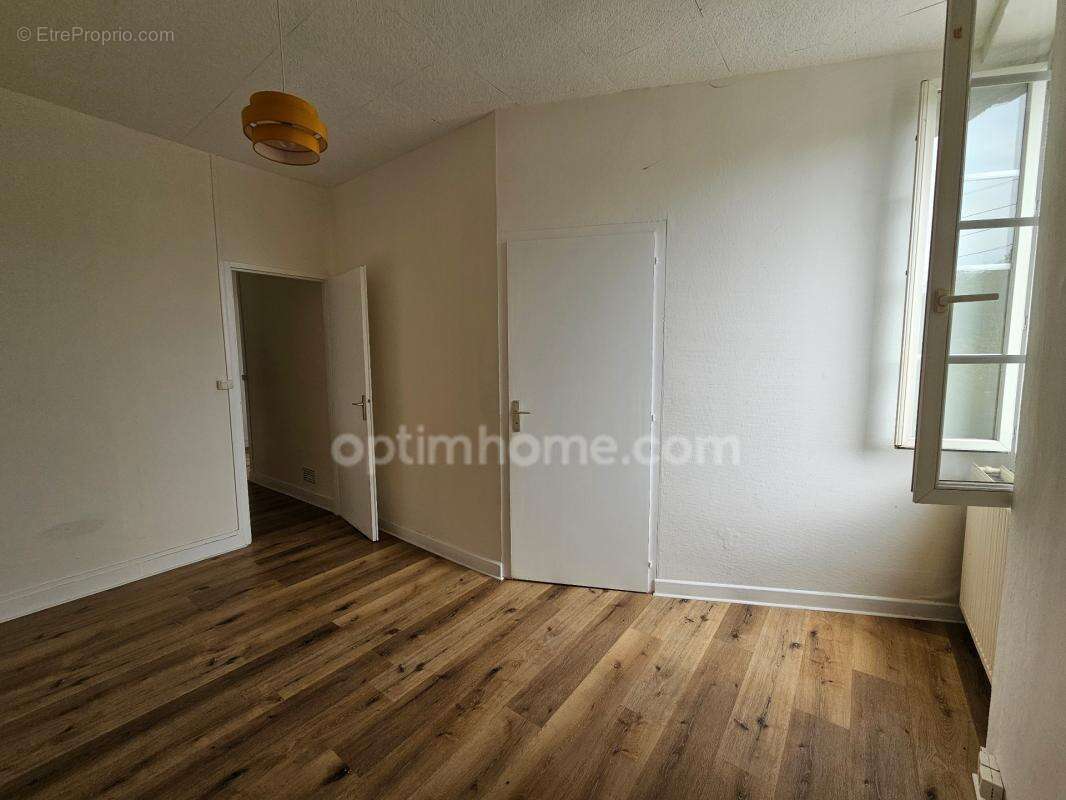 Maison de ville de 62 m² deux chambres– Idéal premier achat ou investissement sur RUELLE SUR TOUVRE (16) - photo 3
