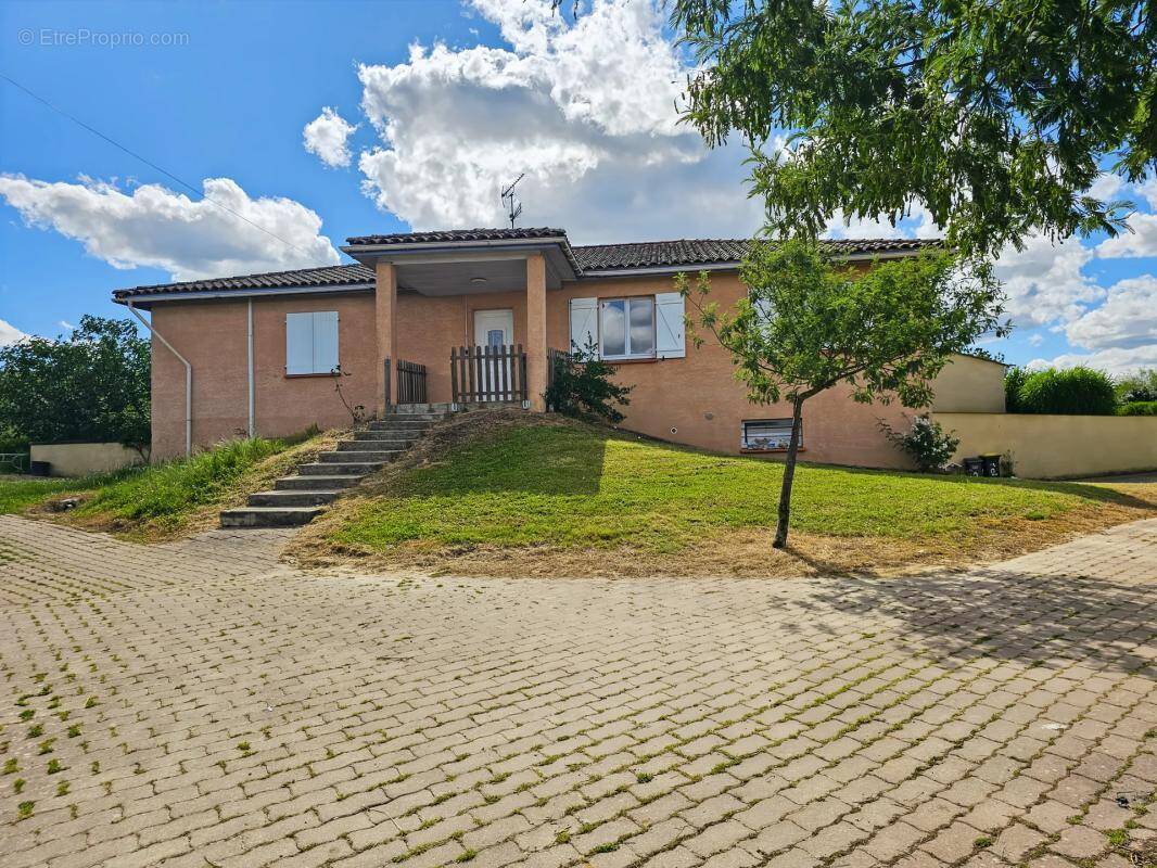Appartement à PEYRIERE