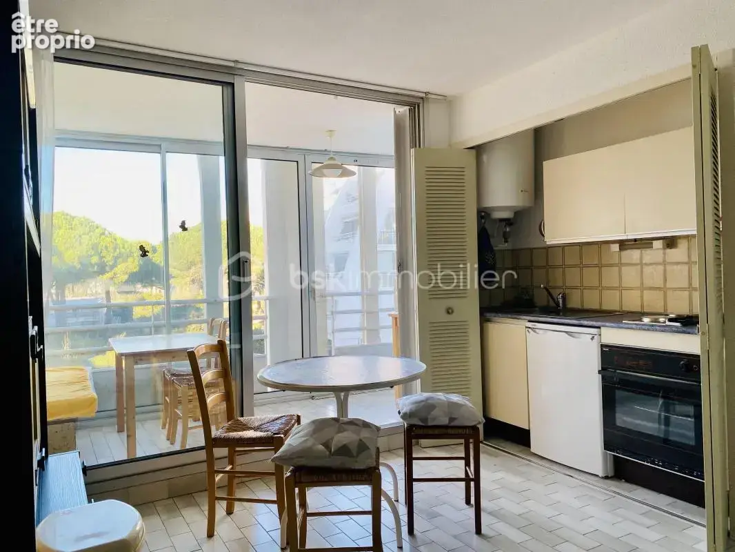La Grande-Motte – Studio avec cabine, loggia et parking à proximité des plages - photo 3