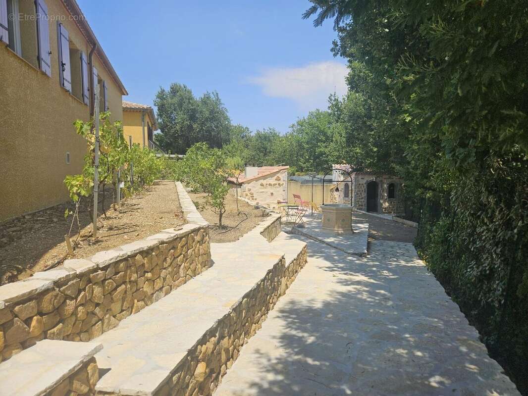 Belle villa de plain pied avec piscine, annexe et sous-sol - photo 16