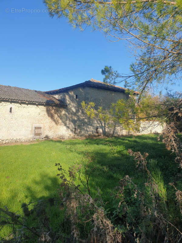 Maison à BARBEZIEUX-SAINT-HILAIRE