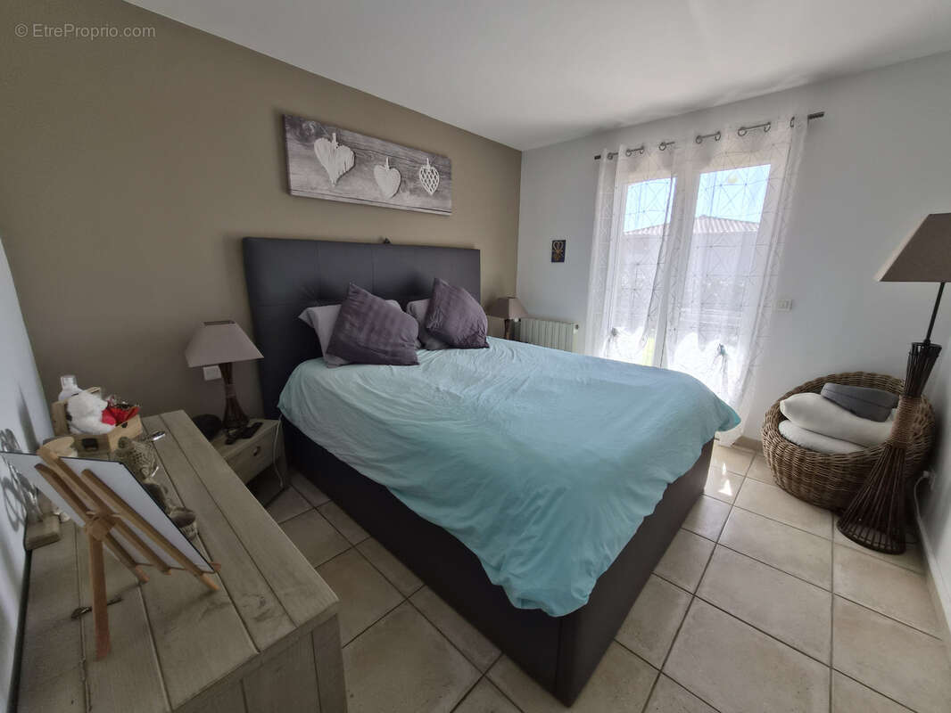 Maison à SAINT-JULIEN-LES-ROSIERS