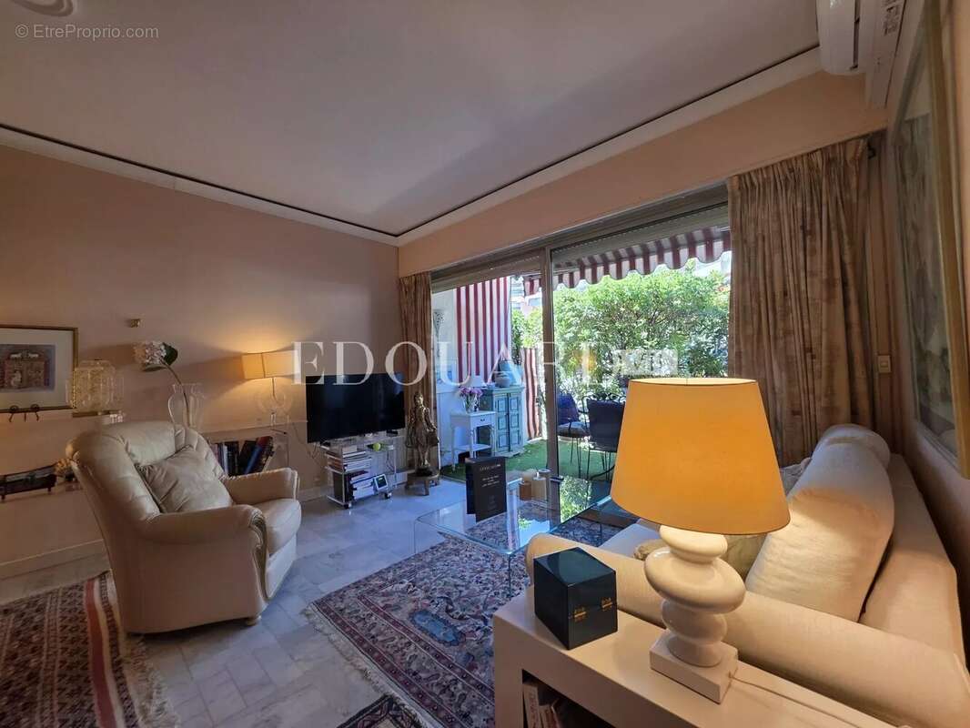 Appartement à ROQUEBRUNE-CAP-MARTIN