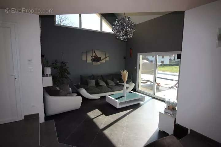 Maison à SERRIERES-EN-CHAUTAGNE