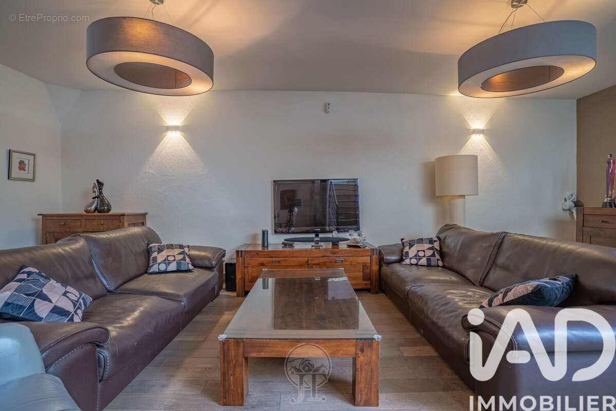 Maison 238 m² à Sainte-Ruffine  - photo 4