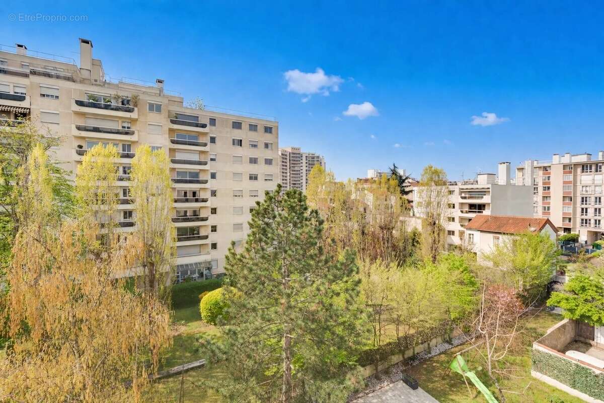 Appartement à COURBEVOIE