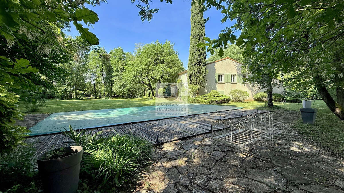 Maison à MONTELIER