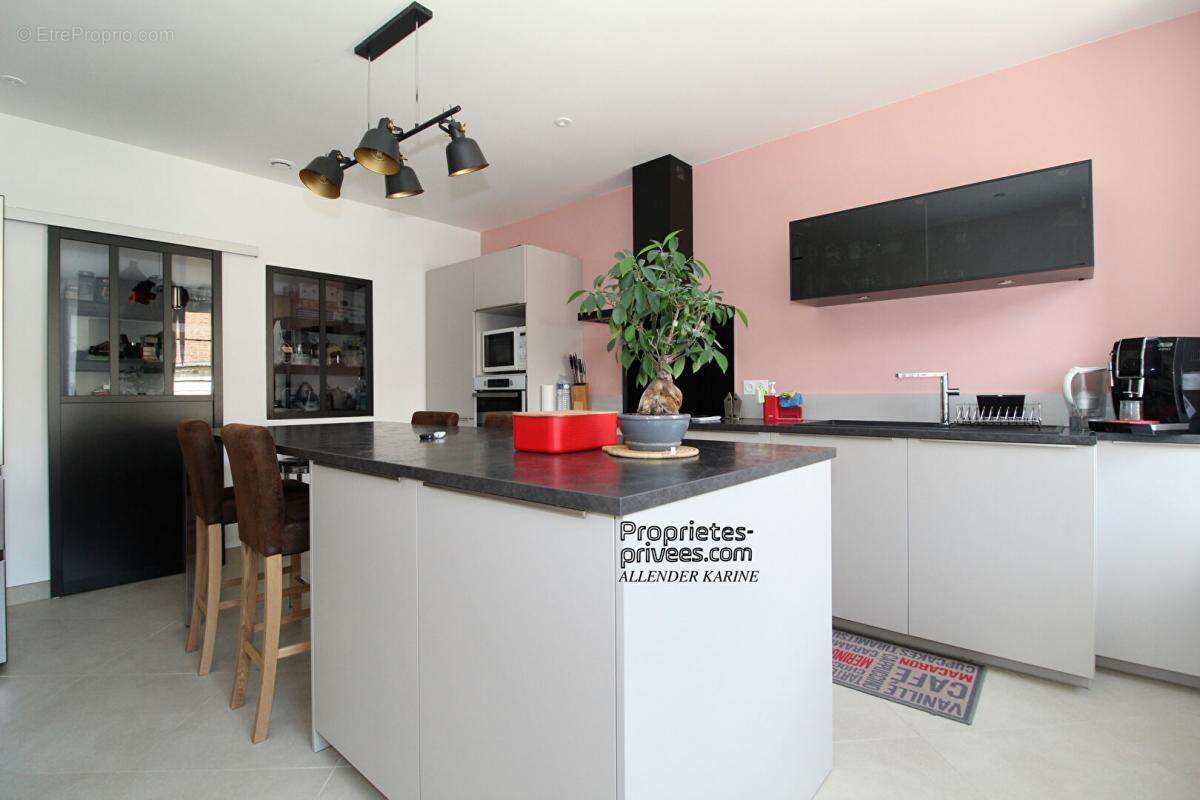 Maison à VILLENEUVE-L&#039;ARCHEVEQUE