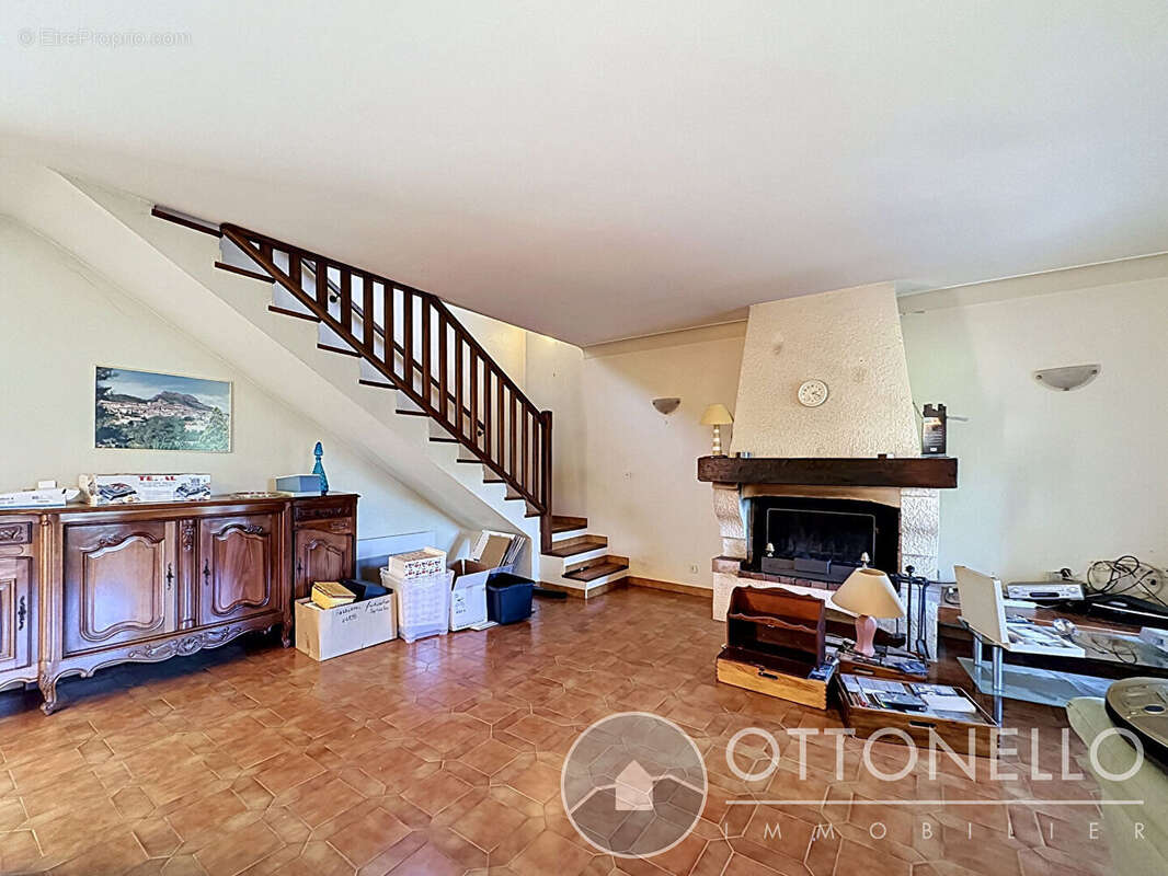 Maison à ROQUEBRUNE-SUR-ARGENS