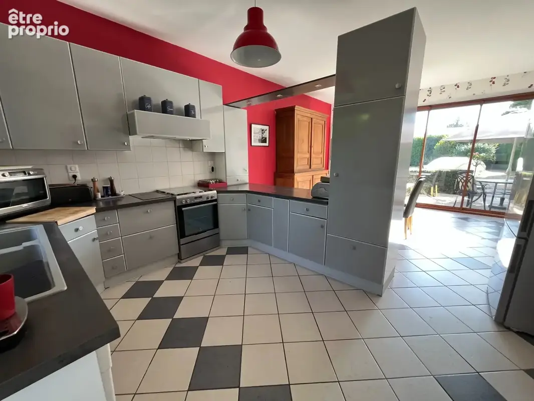 Maison à vendre 10 pièces au coeur de CUISERY (71), avec piscine - photo 8
