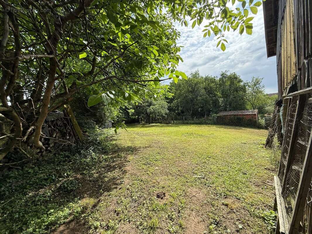 Grande ferme villageoise double indépendante à rénover – deux maisons, nombreuses dépendances, presque 1 hectare - photo 32