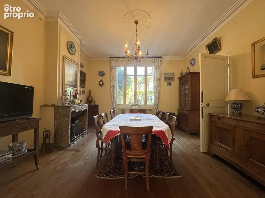 Exclusivité dans l'Hyper centre Rochefort : Maison de caractère 170m²  Jardin, Garage et dépendance aménagée - photo 4