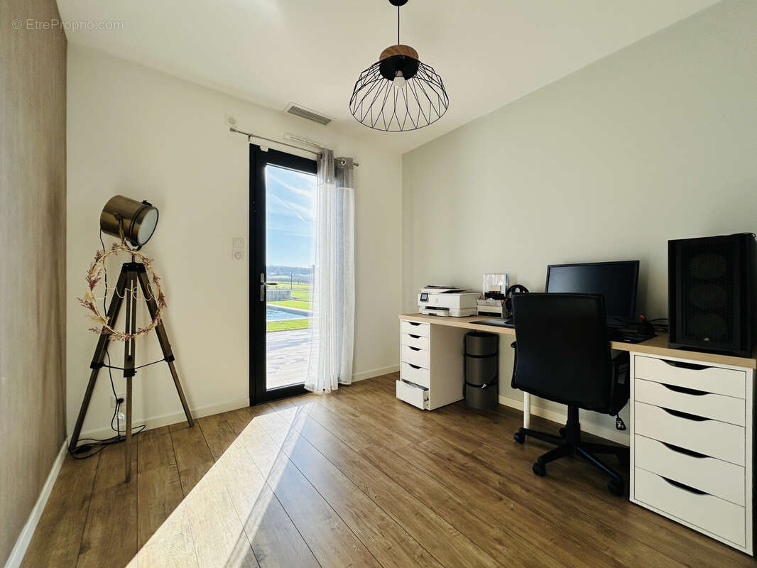 Maison à JARNAC-CHAMPAGNE