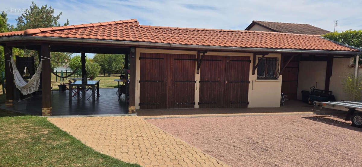 Maison à CRECHES-SUR-SAONE