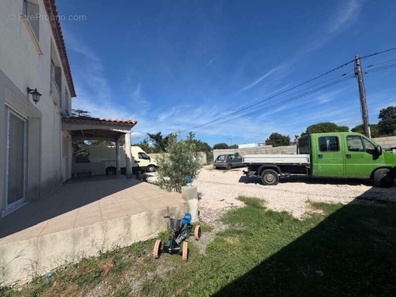 Maison à SAINT-HILAIRE-DE-BRETHMAS