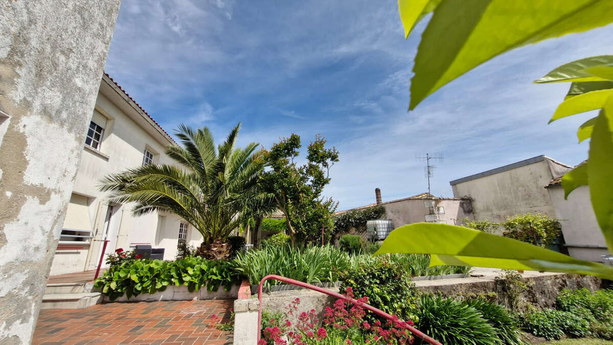 Maison à MORTAGNE-SUR-GIRONDE