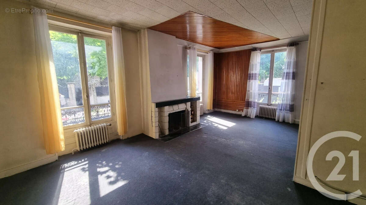 Maison à SAINT-MAUR-DES-FOSSES