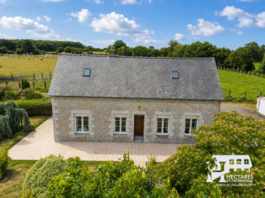 Maison à FOUGERES