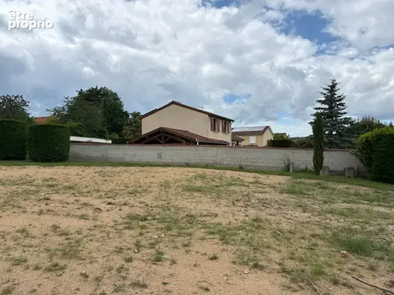 Terrain 460 m² à Saint-Marcellin-En-Forez  - photo 2
