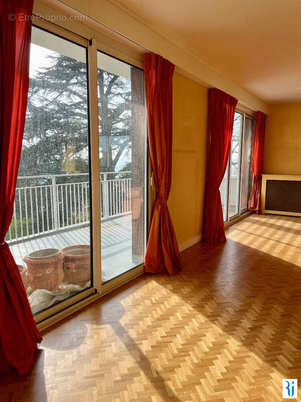 Appartement à MONT-SAINT-AIGNAN