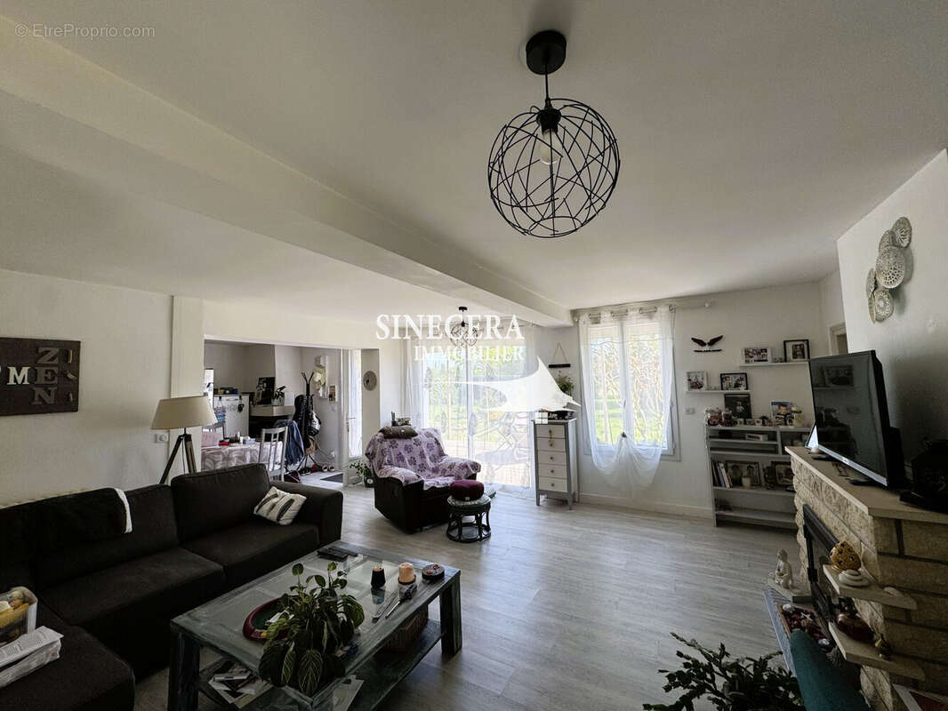 Maison à COURS-DE-PILE