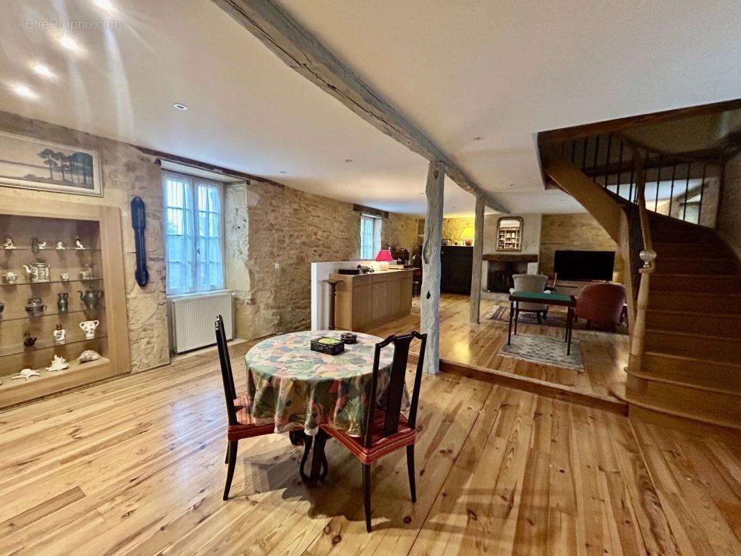 Maison à NADAILLAC-DE-ROUGE