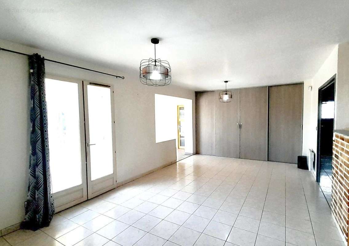 Maison à VILLENEUVE-SUR-YONNE