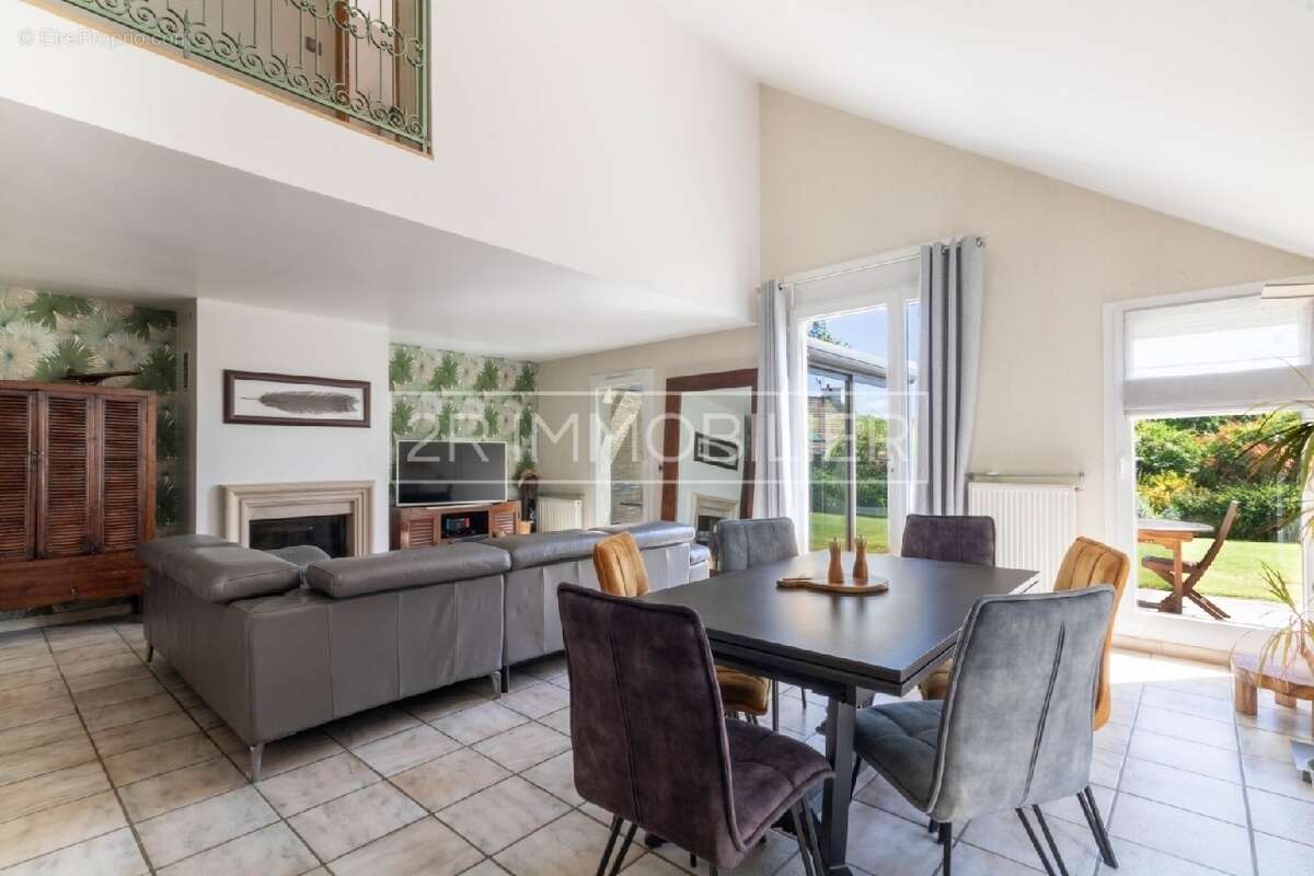 Maison à SAINT-THIBAULT-DES-VIGNES