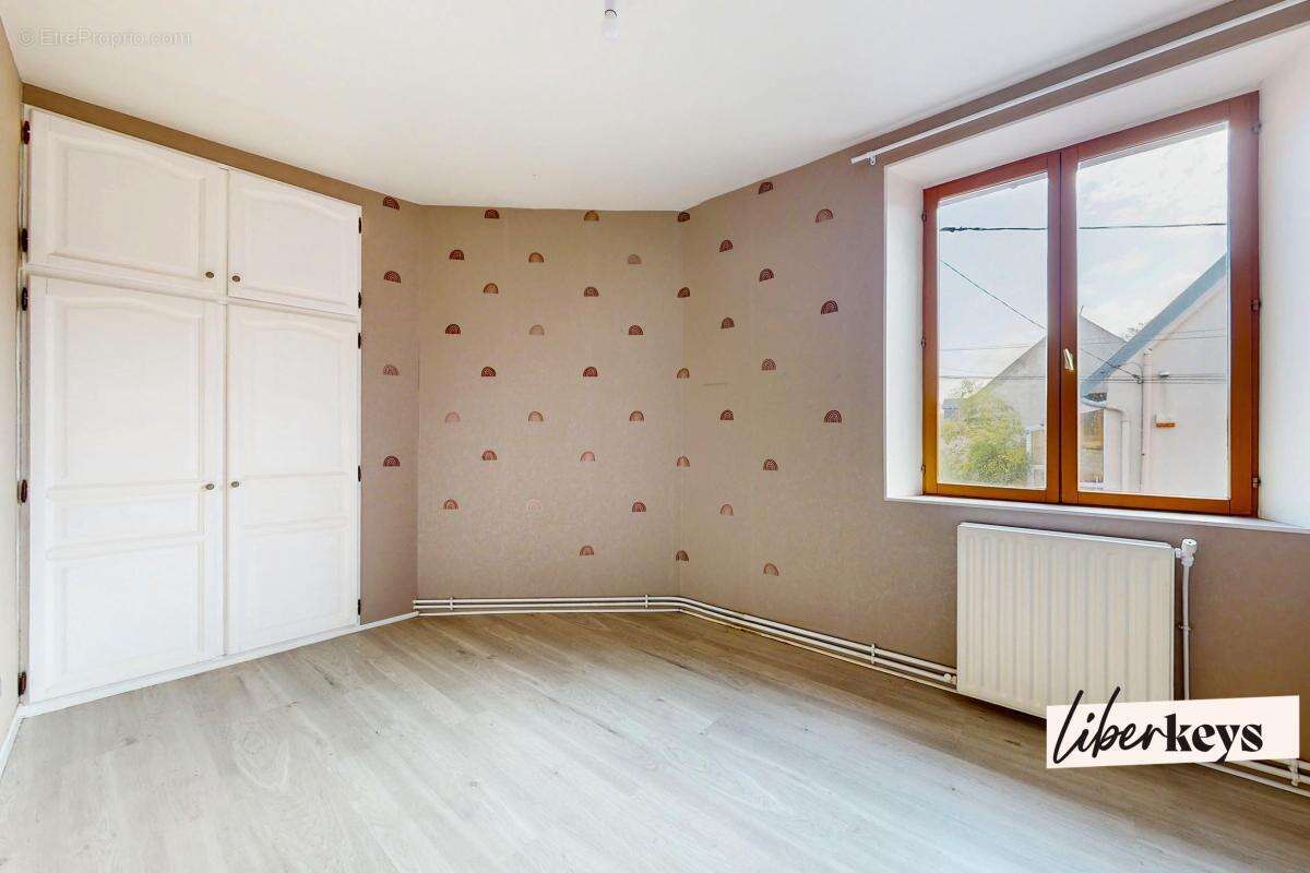 Maison à NEUFCHATEL-SUR-AISNE