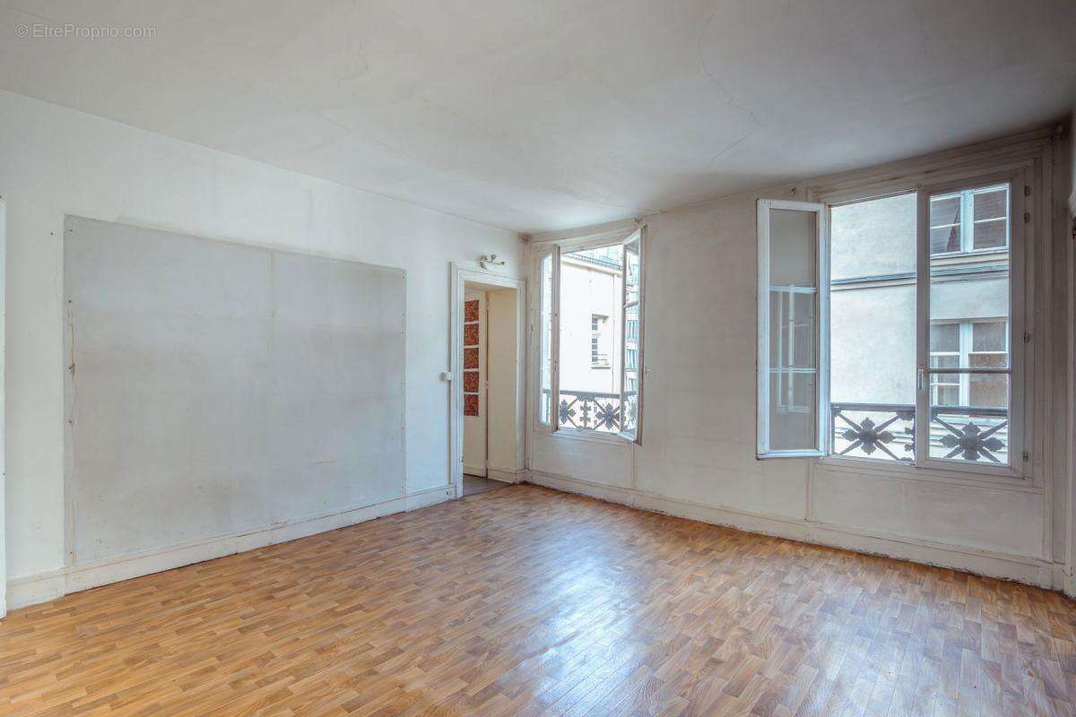 Appartement à PARIS-2E