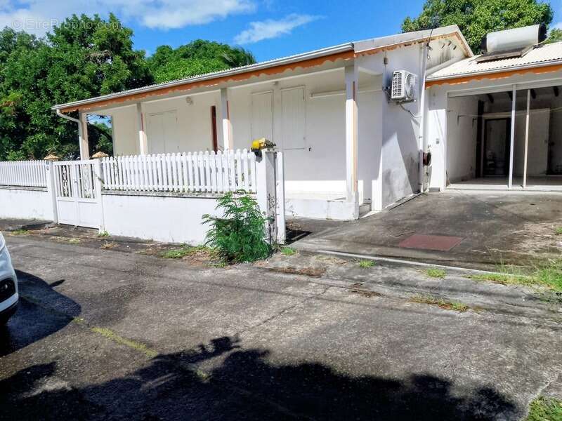 Maison à BASSE-TERRE