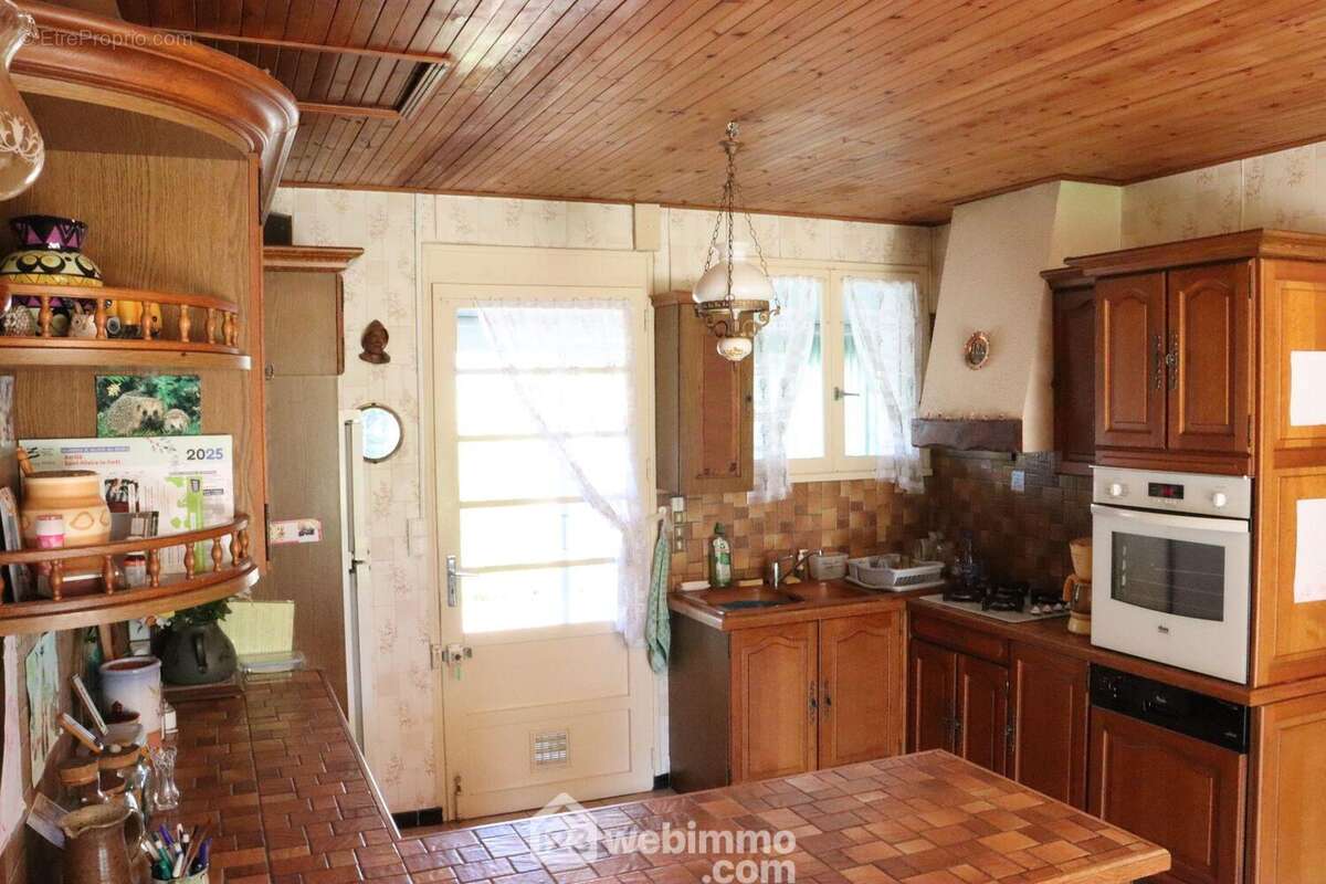 Salle à manger. - Maison à SAINT-HILAIRE-LA-FORET