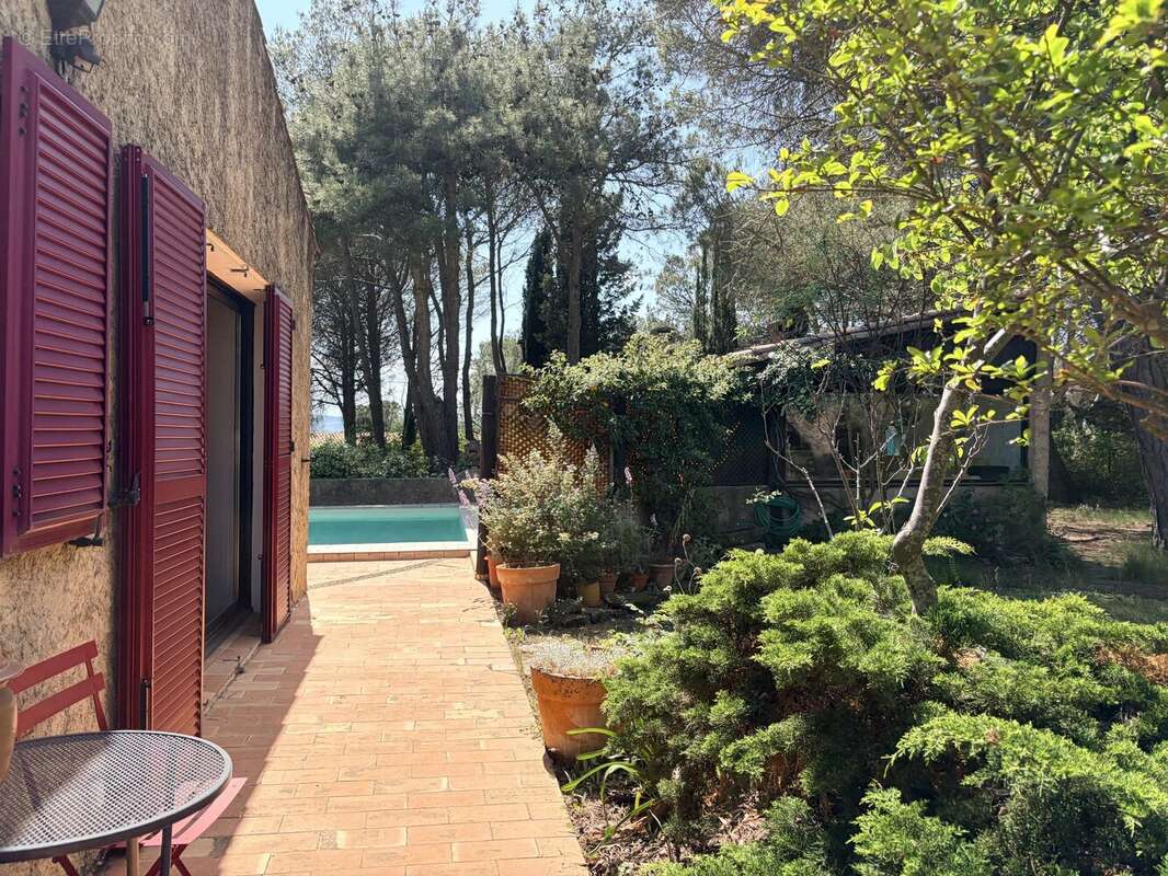 Villa de Style Méditerranéen avec Piscine et Vaste Parc Arboré à Proximité de Carcassonne - photo 2