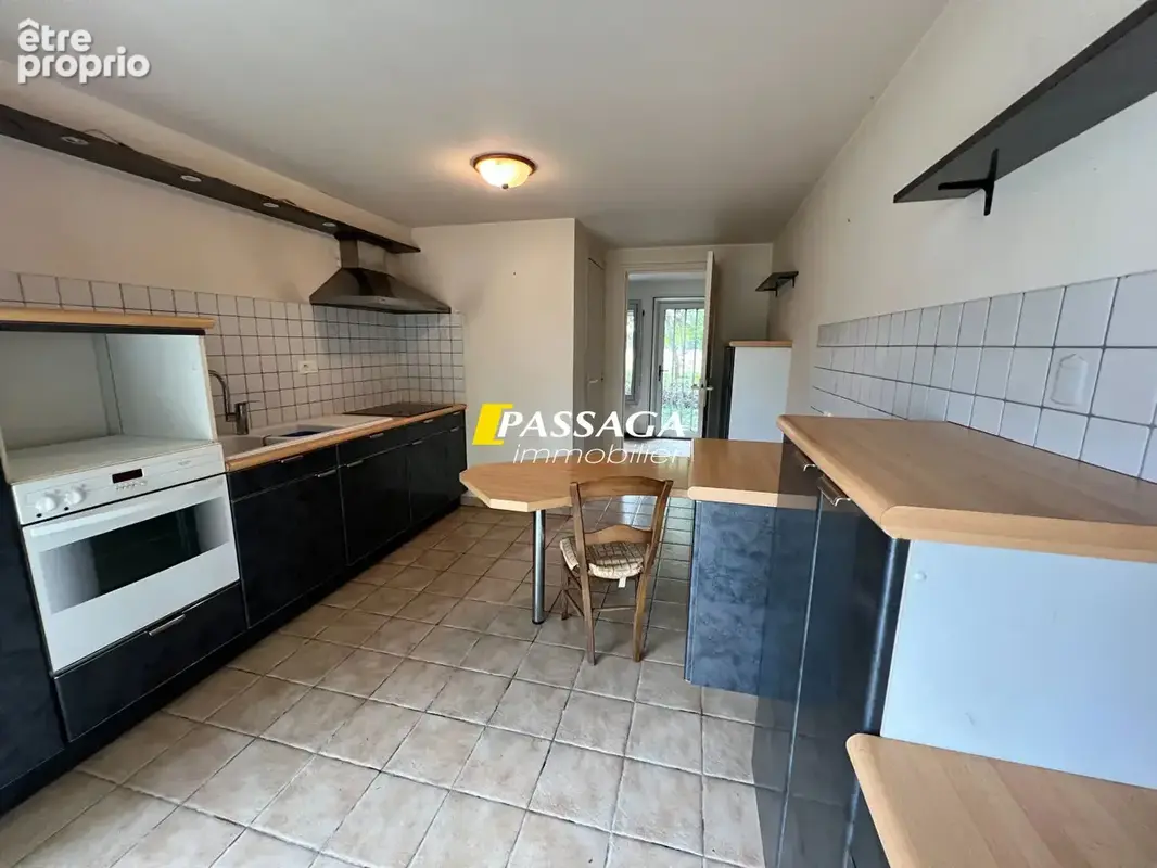 A VENDRE - Maison d'architecte avec dépendances et terrain - MURET LE CHATEAU - photo 5