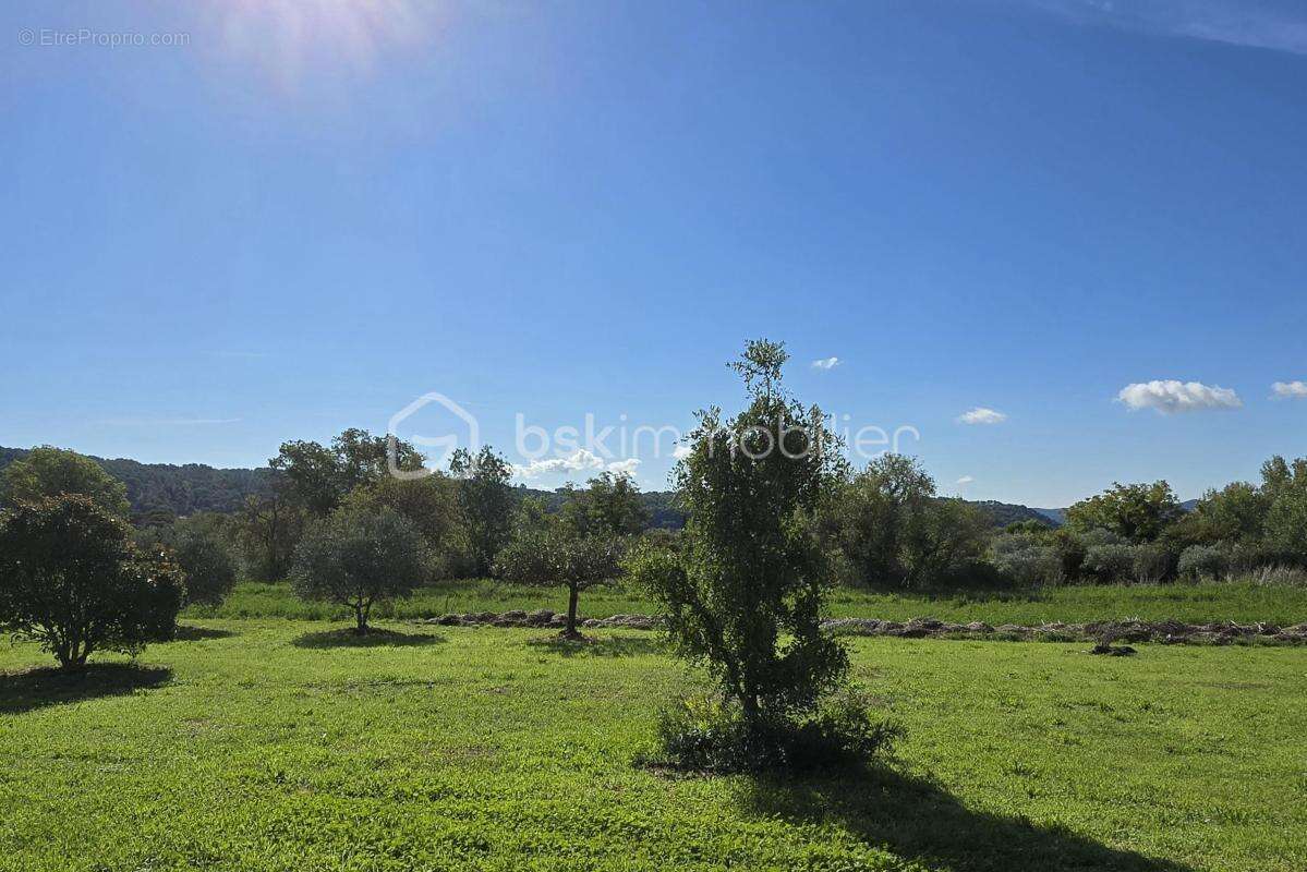 À vendre, ancien corps de ferme à Puyvert, près de Lourmarin - photo 3